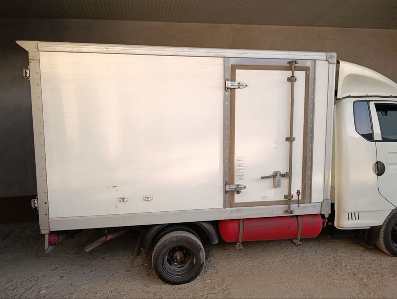 Kia bongo furgoni sotiladi xaladilnigi bor