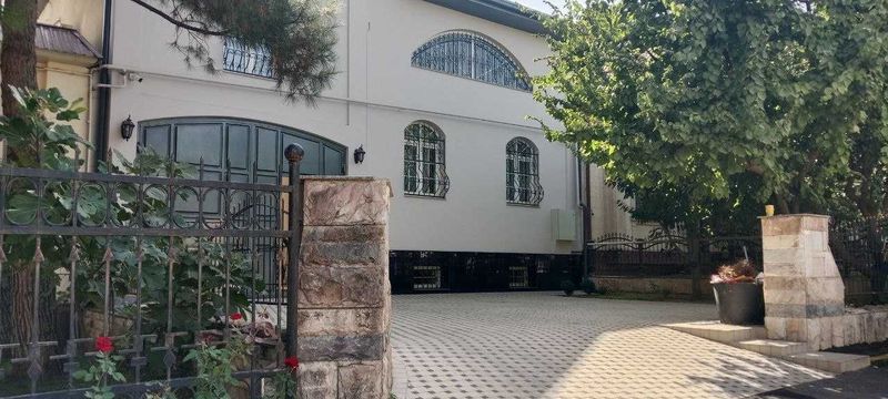 Сдаётся Евродом 7-соток на Центр Луначарский, Рублёвка / id8918 /
