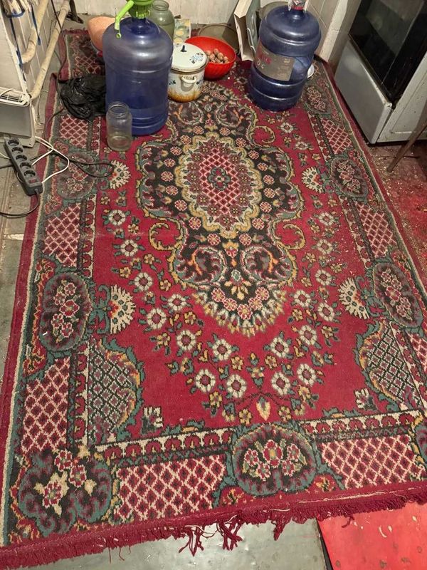 Отдам даром ковры, паласы, дорожку, вешалку , занавески, шкаф, стол. Отдам даром ковры, паласы, дорожку, вешалку , занавески, шкаф, стол.