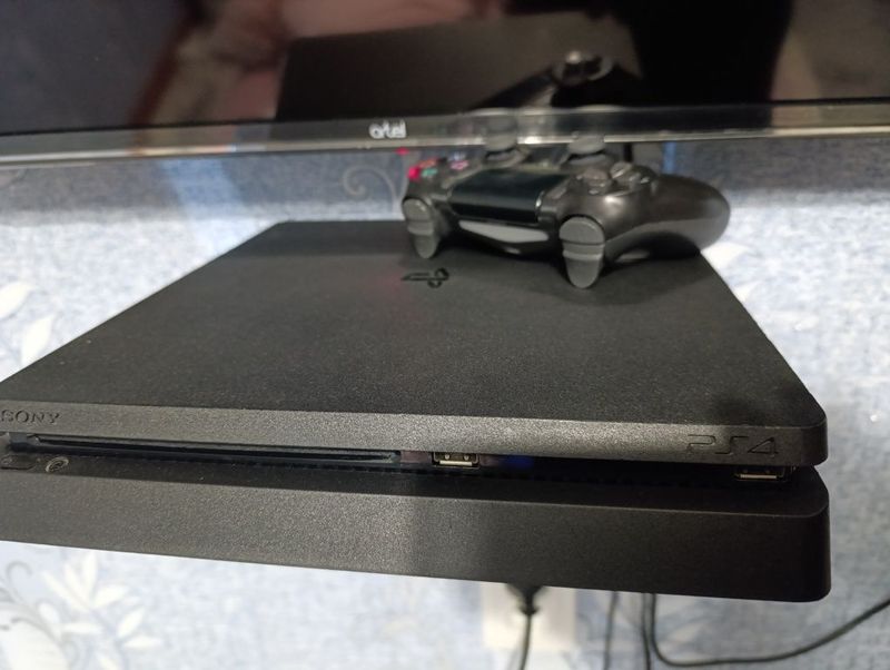 Playstation 4 игровой приставкой