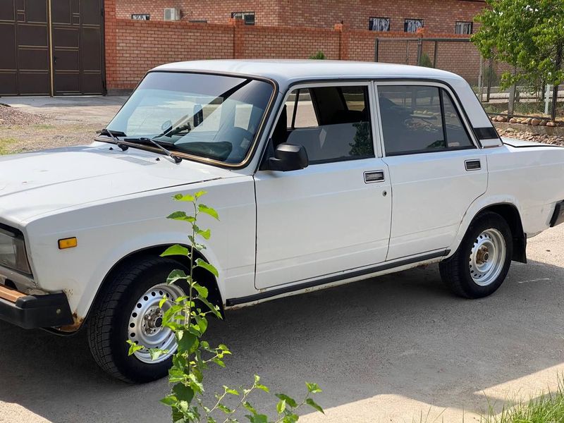 Vaz 2107 juguli oq rang Vaz 2107 juguli oq rang