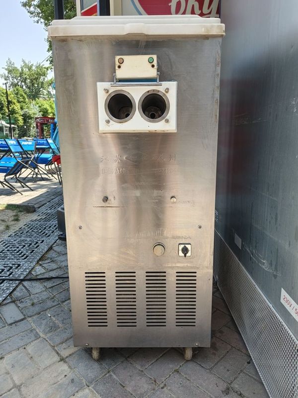 Freezer(Fregomatik) sotiladi Freezer(Fregomatik) sotiladi