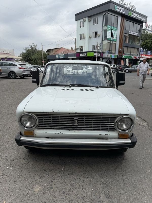 Vaz 2102 sotiladi!