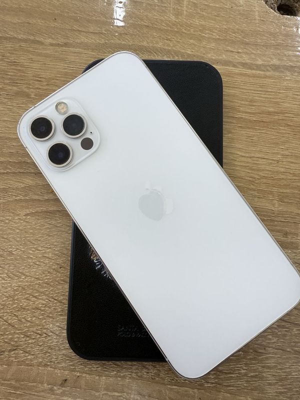 Iphone 12 pro с гарантиями