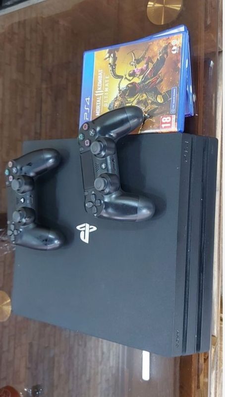 Ps4 pro sotiladi