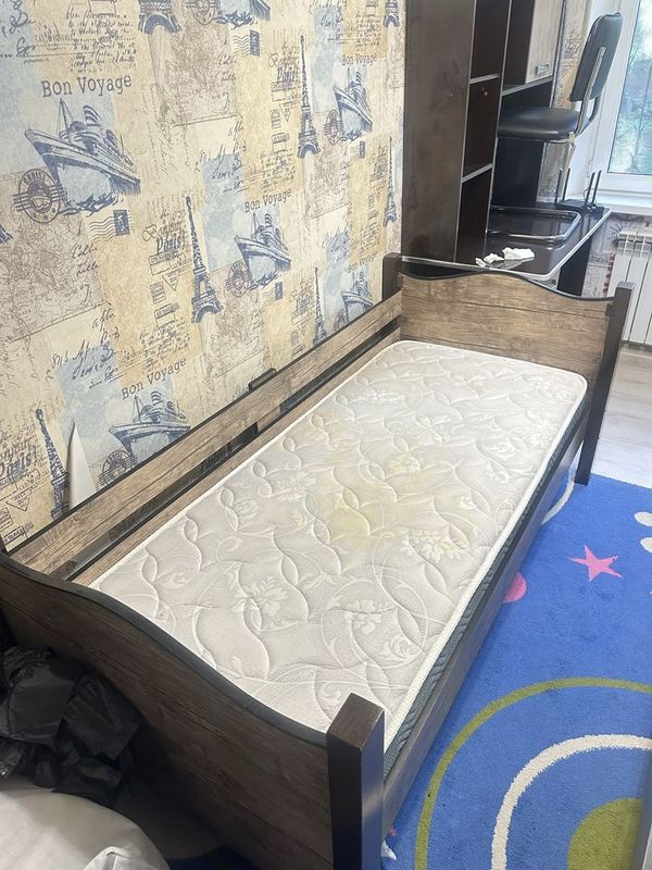 Детский кровать с матрасом б/у продается Детский кровать с матрасом б/у продается