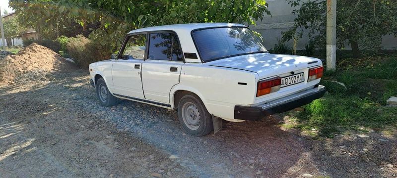 Vaz 2107 sotiladi 1988 yil gaz benzin