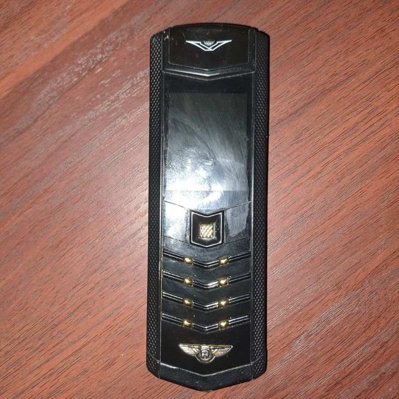 Vertu telefon sotiladi