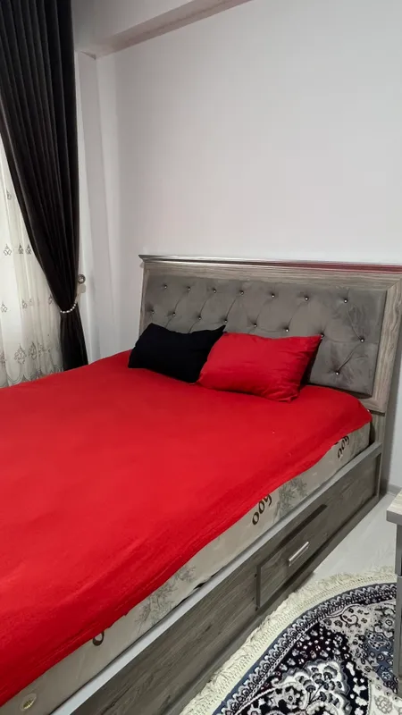 spalniy divan 2 ta shkafcha bilan