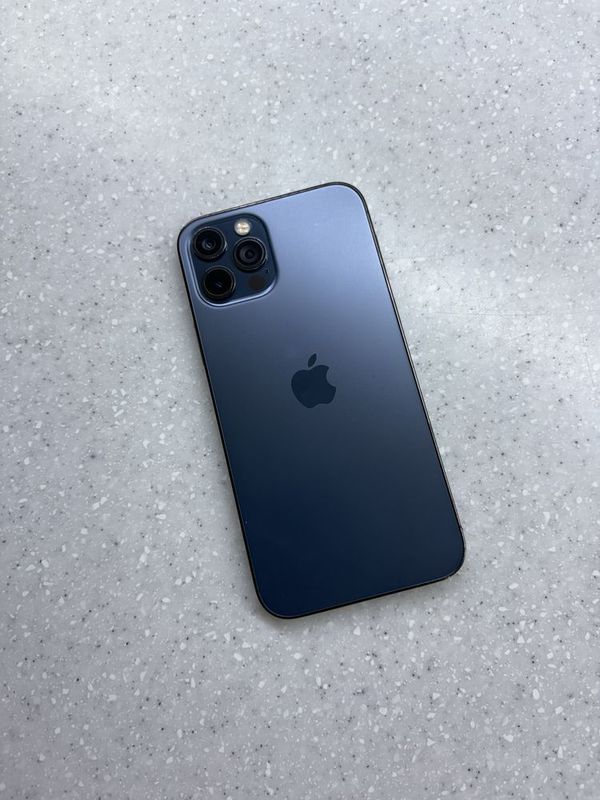 Iphone 12 pro 128gb ochilmagan karopka bor Iphone 12 pro 128gb ochilmagan karopka bor