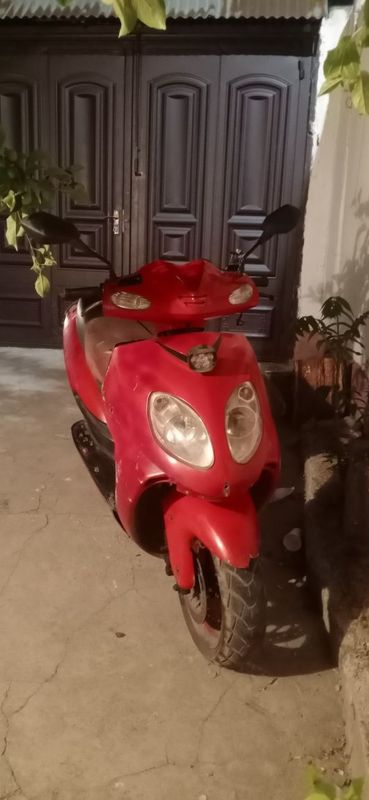 Skuter sotiladi 80 kubli Skuter sotiladi 80 kubli
