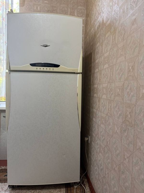 Продаётся двухкамерный холодильник в Чирчике Продаётся двухкамерный холодильник в Чирчике