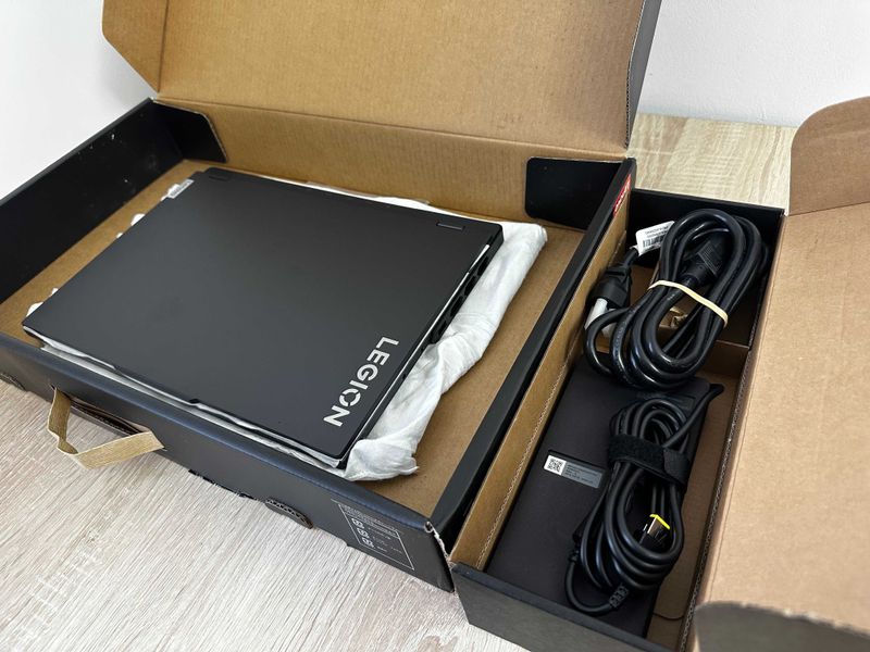 Legion Pro 7 16ARX8H, U9-275HX, 32GB RAM, 2TB SSD, RTX 4090 Legion Pro 7 16ARX8H, U9-275HX, 32GB RAM, 2TB SSD, RTX 4090