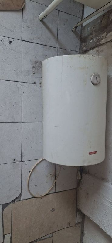 Ariston 100litrli srochna Ariston 100litrli srochna