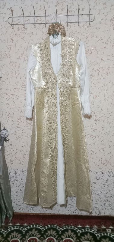kiyilgan tila qoshi bilan sotiladi 250000 kiyilgan tila qoshi bilan sotiladi 250000