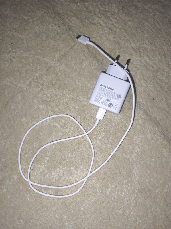 Оригинал зарядник самсунг 45 watt Оригинал зарядник самсунг 45 watt