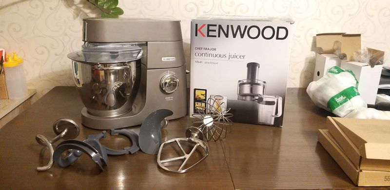 Кухонную машину ( кухонный комбайн ) Kenwood Chef Titanium XL KVL8300S