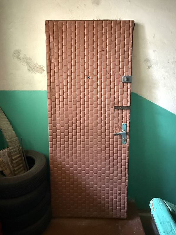 Продам входную дверь Продам входную дверь