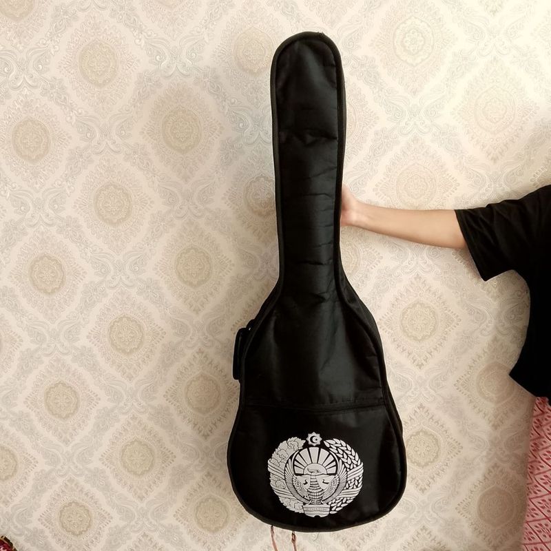 gitara sotiladi srochni 2 mln gitara sotiladi srochni 2 mln