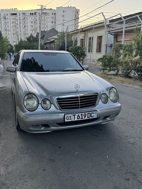 Mercedes Benz E200 Mercedes Benz E200