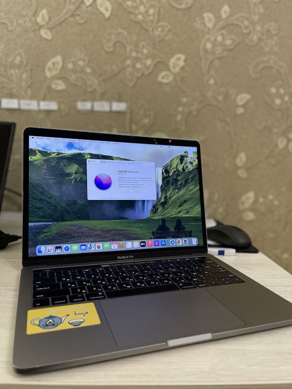 MacBook Pro 13,2 MacBook Pro 13,2