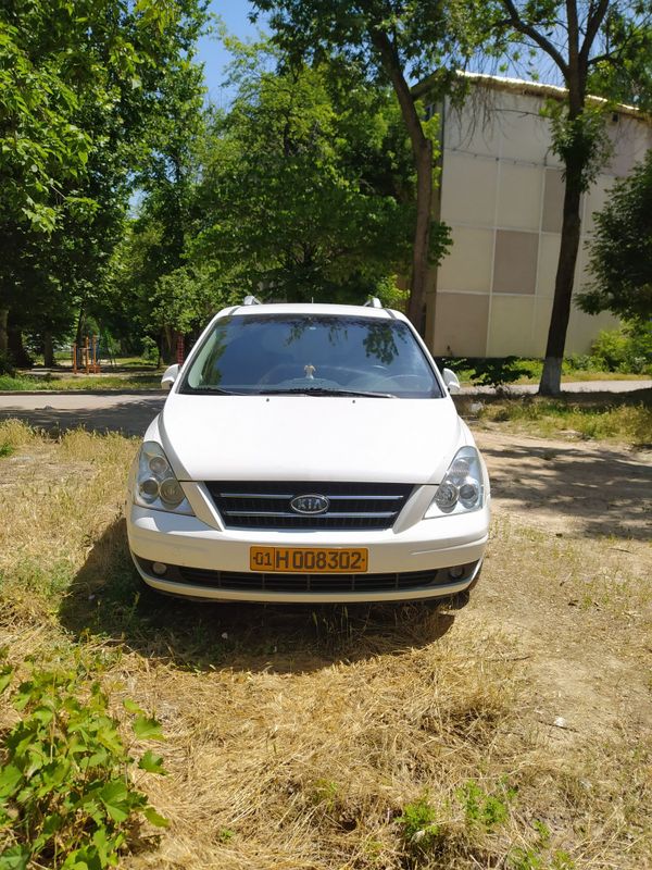 Машина Kia carnival