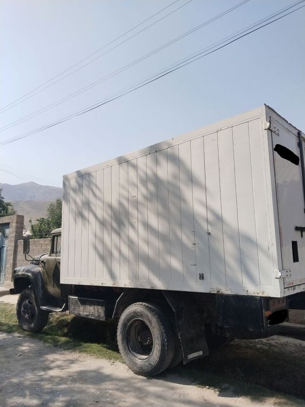 Zil 130 ishlab chiqilgan yili 1976