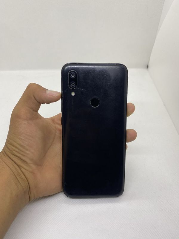 Redmi 7 sotiladi Redmi 7 sotiladi