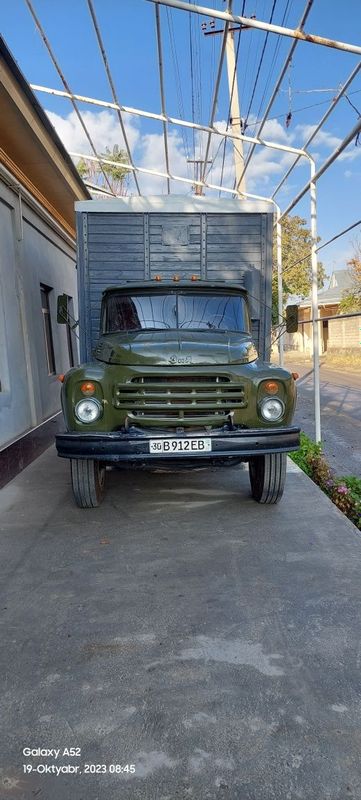 Zil 130 sotiladi.