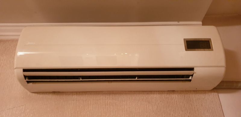 Продаётся кондиционер Midea-24