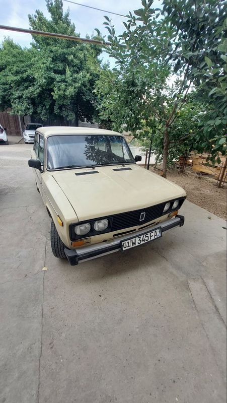 Vaz 2106 sotladi