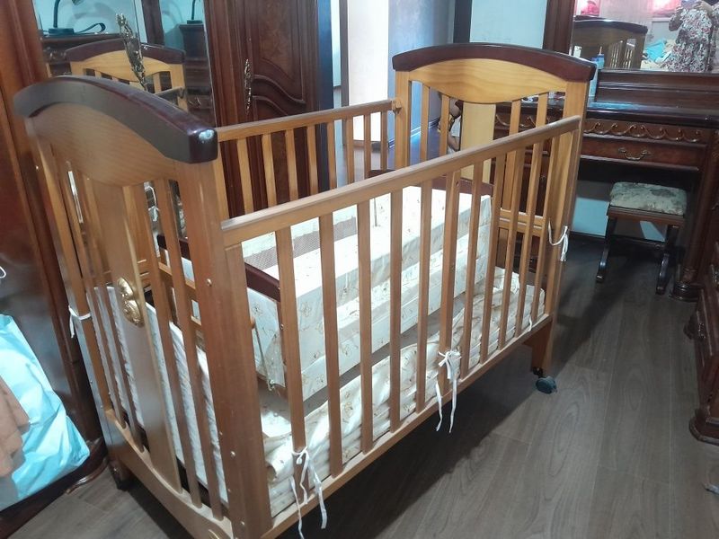 Продам детскую кровать с люлкой в хорошем состоянии. Продам детскую кровать с люлкой в хорошем состоянии.