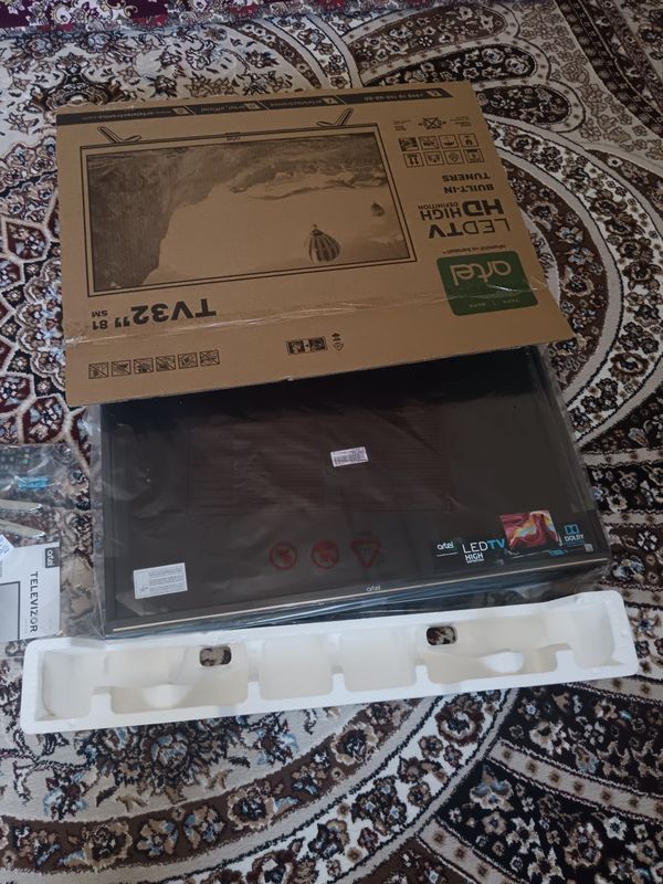 Телевизор artel led tv 32''81sm Телевизор artel led tv 32''81sm