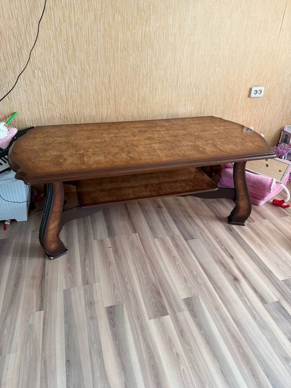 Продам Стол для гостинной Продам Стол для гостинной