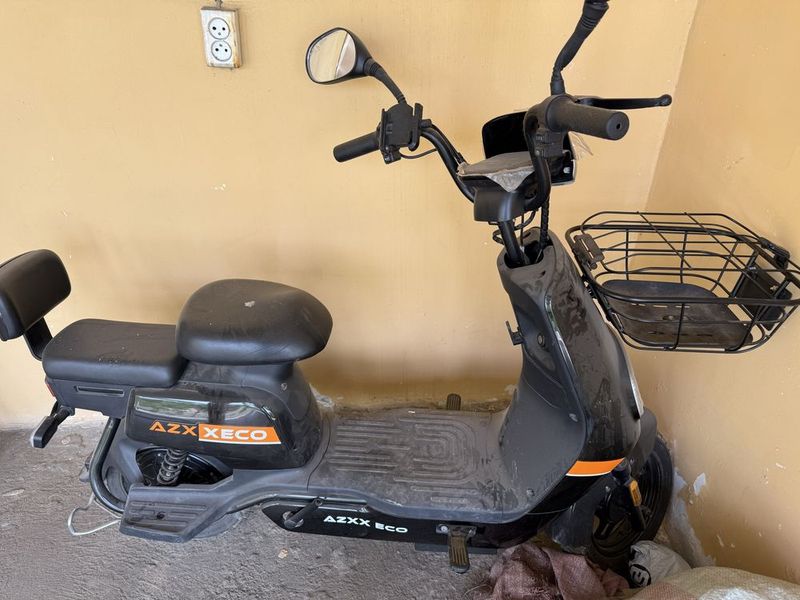 Elektr sukuter yangi 3 ta sikoris 77 tezlika chiqadi Elektr sukuter yangi 3 ta sikoris 77 tezlika chiqadi