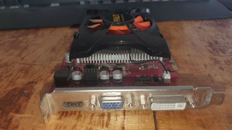 Видео карта GT440 1g Видео карта GT440 1g