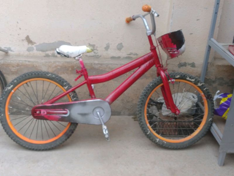 Velosiped sotiladi Velosiped sotiladi