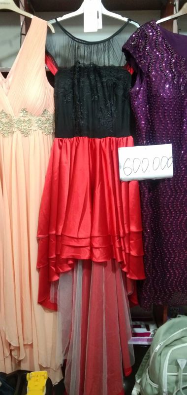 Turetski oqshom va toy libosi bor narhi 600 ming Turetski oqshom va toy libosi bor narhi 600 ming