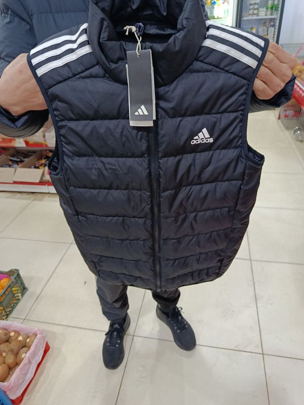 Adidas vetrofka.