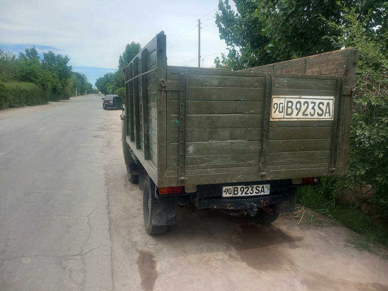 УАЗ 3303 бортовой УАЗ 3303 бортовой