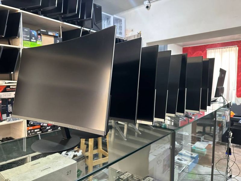 Immer 27" Curved 75hz Holati zo'r 9 ta Immer 27" Curved 75hz Holati zo'r 9 ta