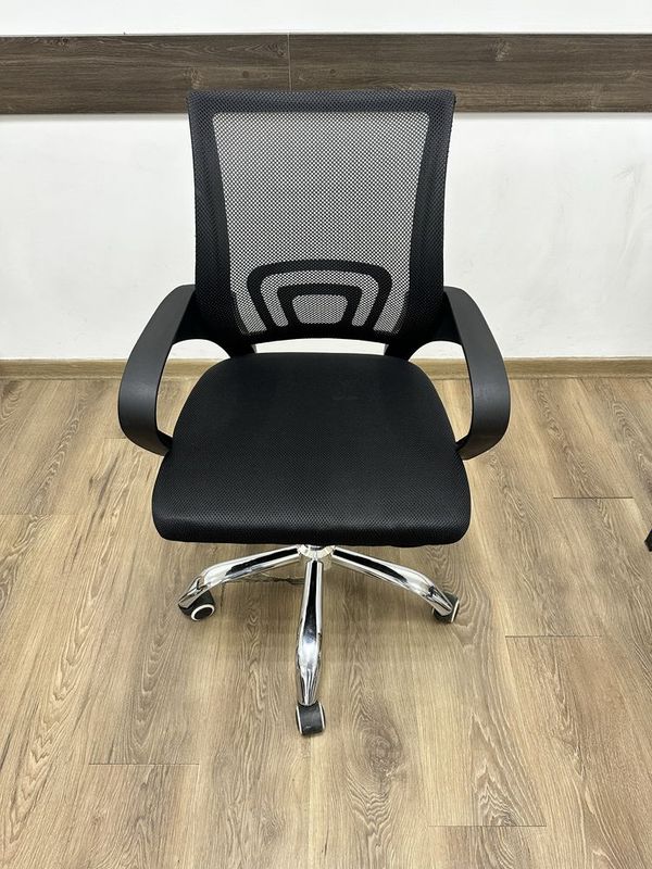 Продаются офисные кресла. Офисное кресло Продаются офисные кресла. Офисное кресло