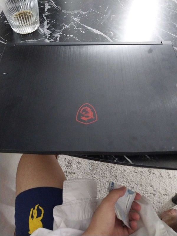 MSI noutbook Srochna sotiladi MSI noutbook Srochna sotiladi