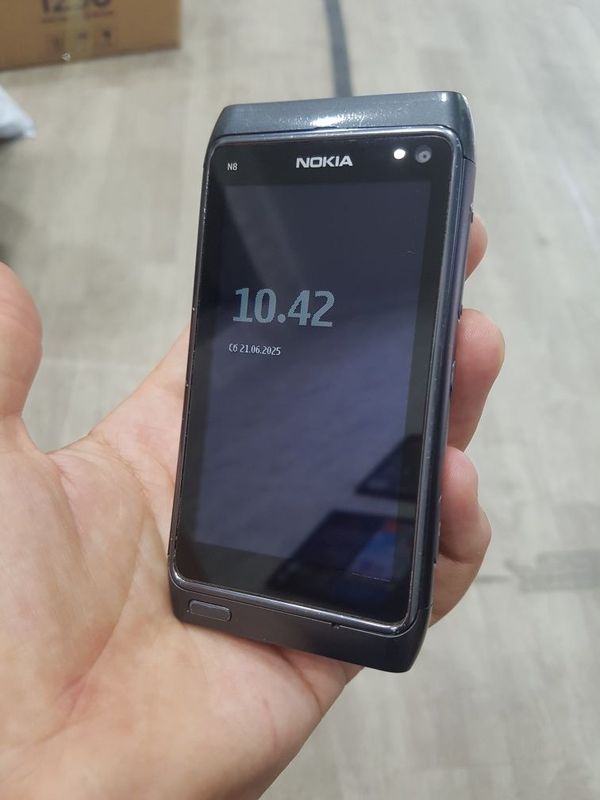 Nokia N8 sotaldi uz imeya otkan