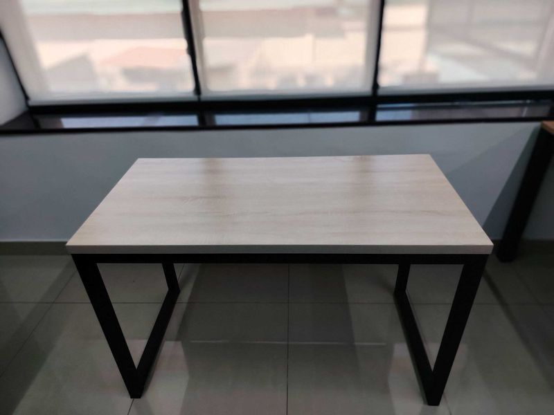 Ideal holatdagi ofis stollari sotiladi Ideal holatdagi ofis stollari sotiladi