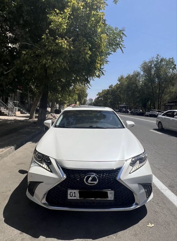 Lexus ES 200 (srochno)