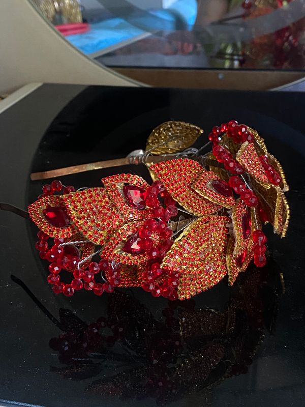 Diadems sotiladi