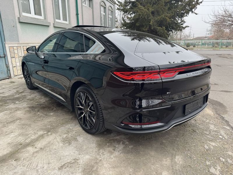 BYD HAN 3.9s Dual Motor 2 ta matorli. 2023 yil. 8 yil garantiyali BYD HAN 3.9s Dual Motor 2 ta matorli. 2023 yil. 8 yil garantiyali