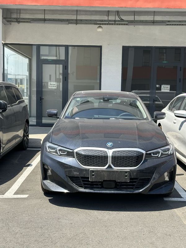 BMW i3 e-Drive 35 L Full sotuvda tayyor BMW i3 e-Drive 35 L Full sotuvda tayyor