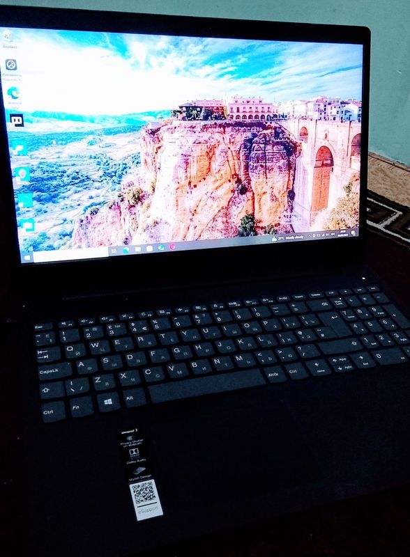Lenovo laptot 15.6"|Tezkor, ofis va oʻqish uchun qulay Lenovo laptot 15.6"|Tezkor, ofis va oʻqish uchun qulay